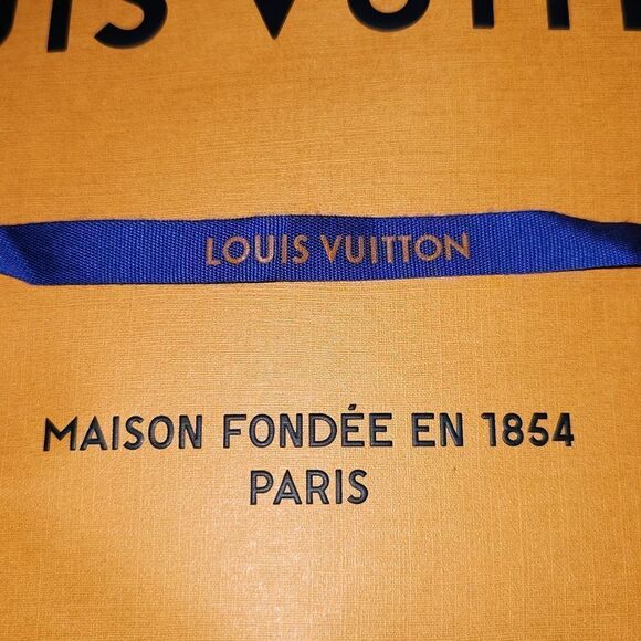 Louis Vuitton Bags and Ribbon - Picture 6 of 7